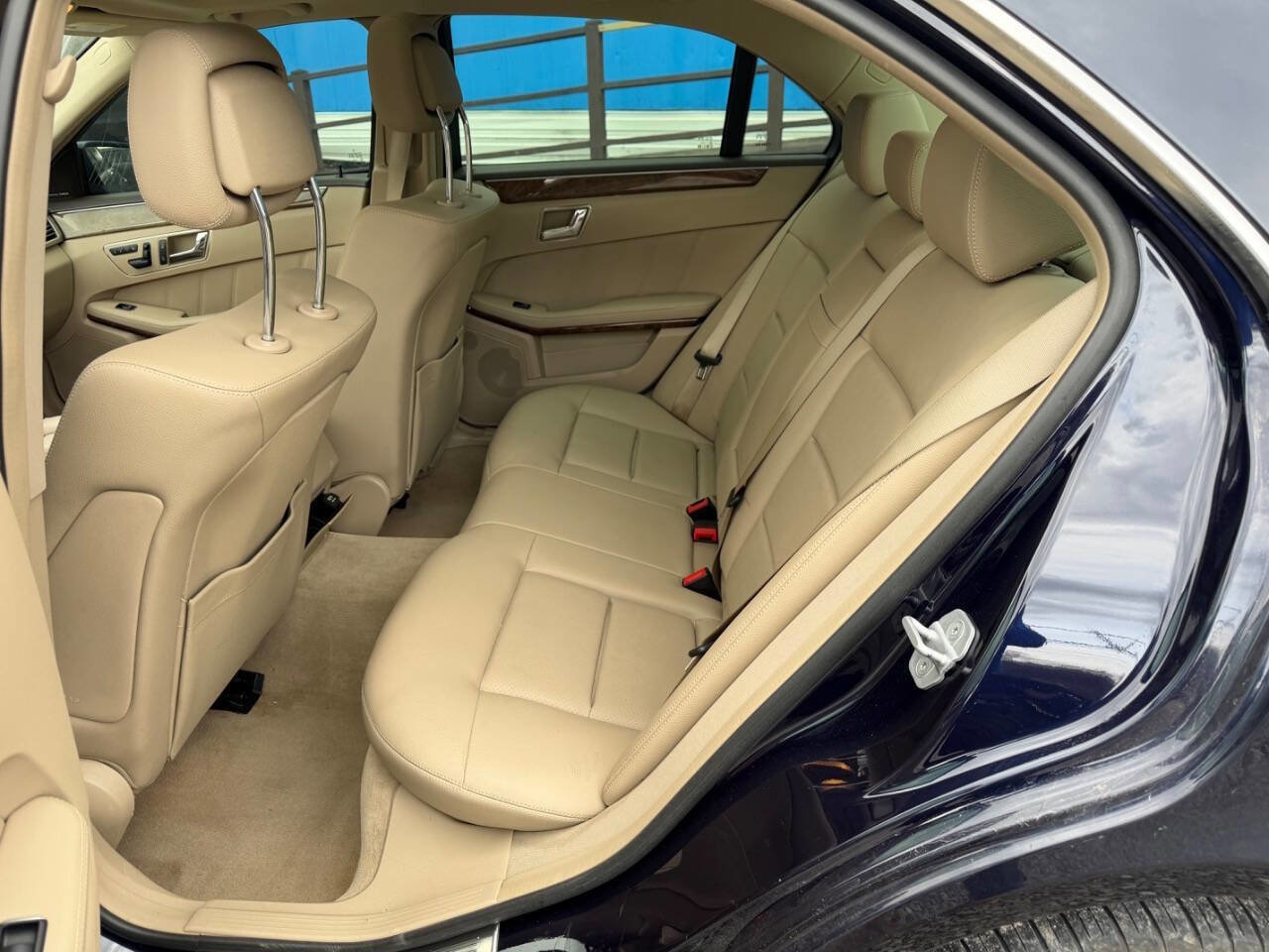 Used 2011 Mercedes-Benz E 350 4MATIC Sedan image 10