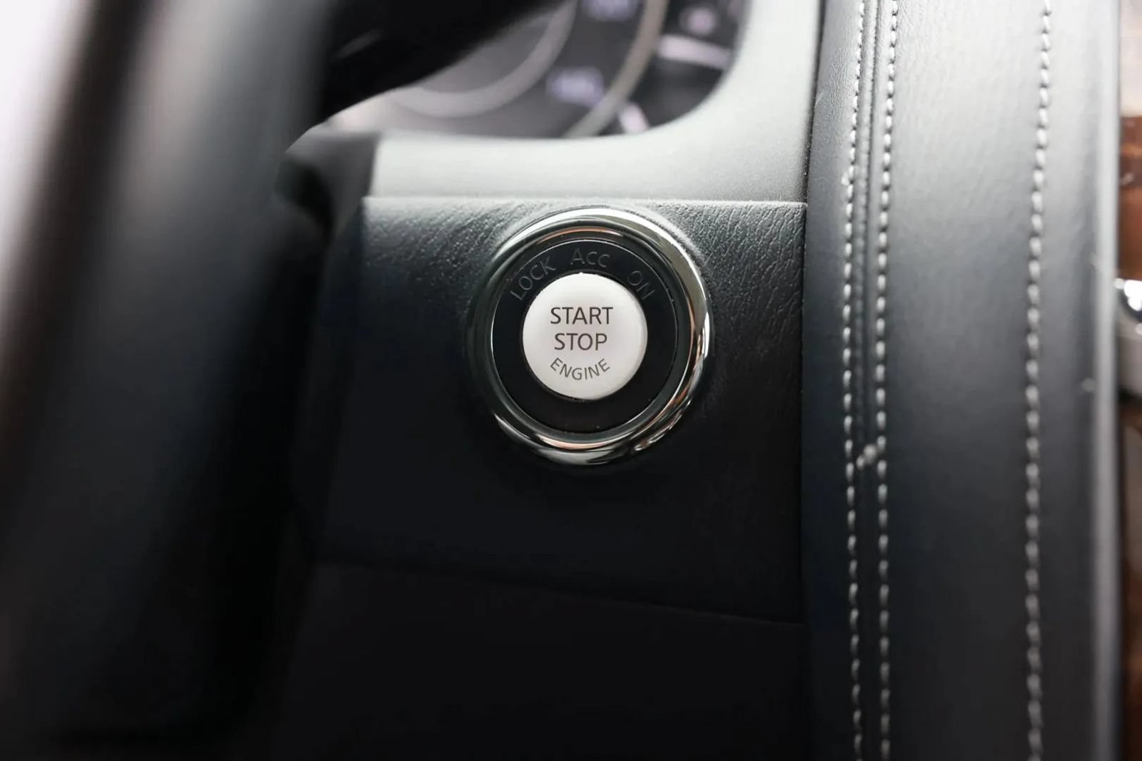 Used 2019 Nissan Armada Platinum w/ Captain's Chairs Package RWD image 34
