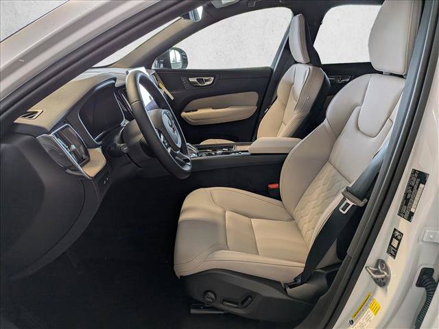 New 2026 Volvo XC60 T8 Plus w/ Climate Package PRO AWD/4WD image 4