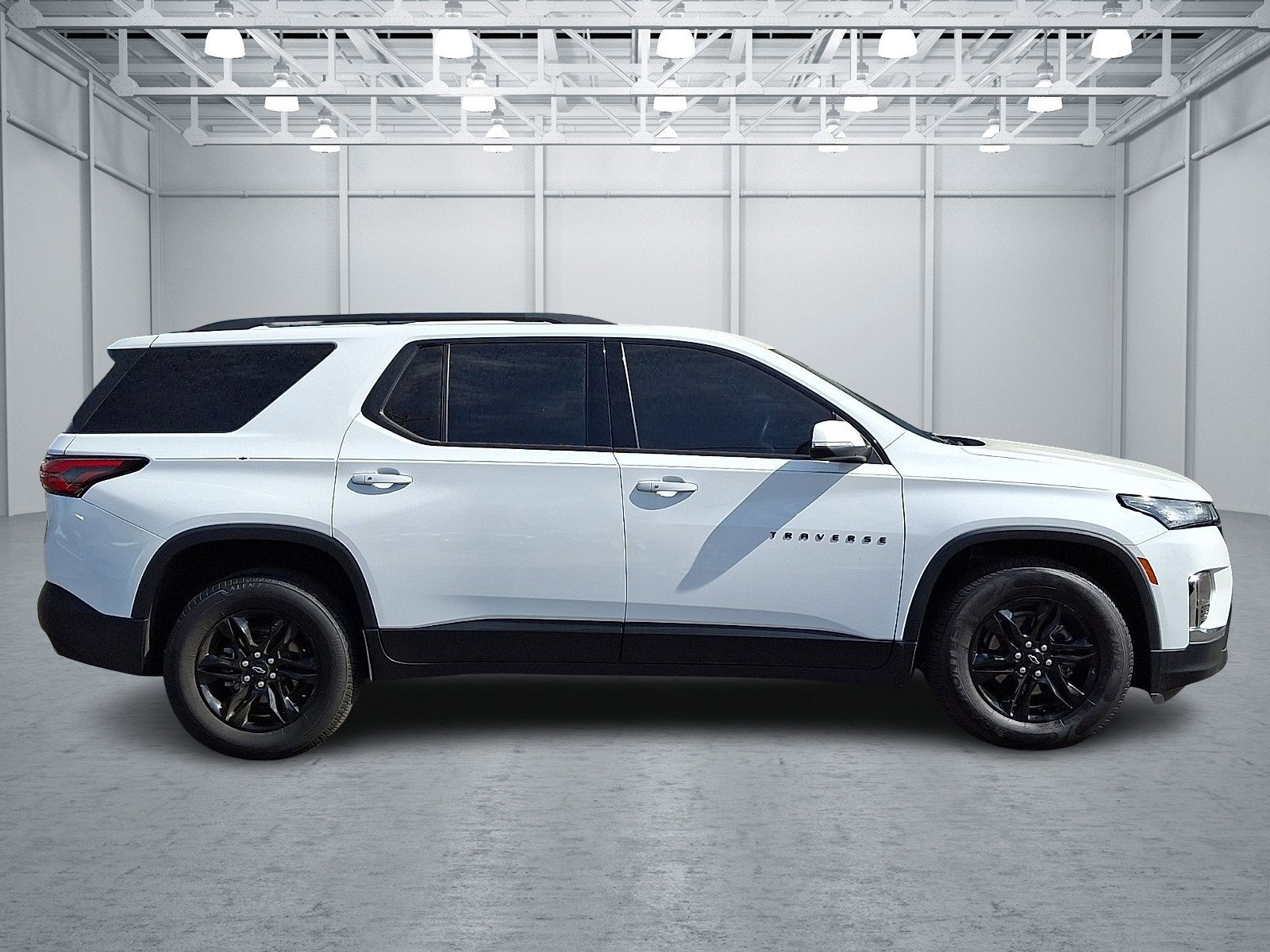 Used 2023 Chevrolet Traverse LT w/ Midnight/Sport Edition image 7