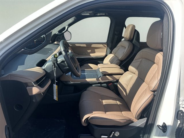 New 2026 Lincoln Navigator Black Label AWD/4WD image 9