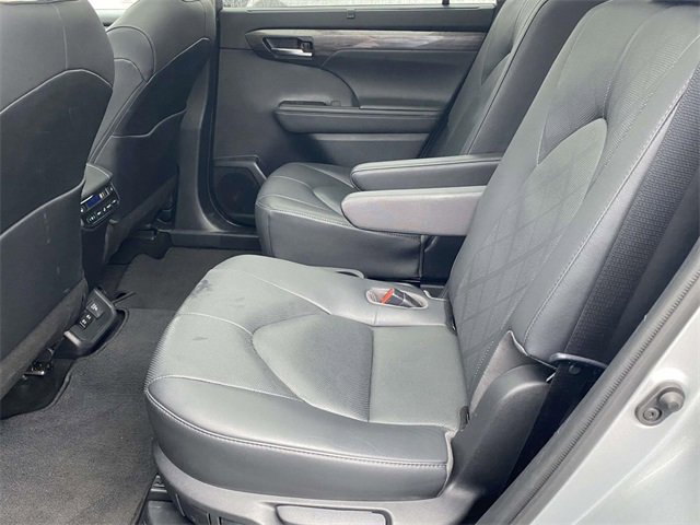 Used 2020 Toyota Highlander Platinum image 10