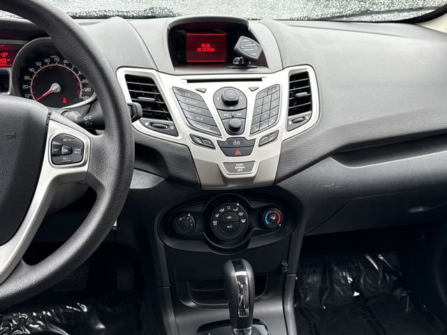 Used 2013 Ford Fiesta SE image 12