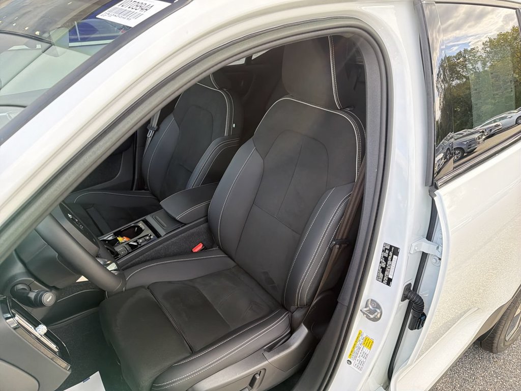 Certified 2023 Volvo XC40 B5 Plus w/ Protection Package Premier AWD/4WD image 15