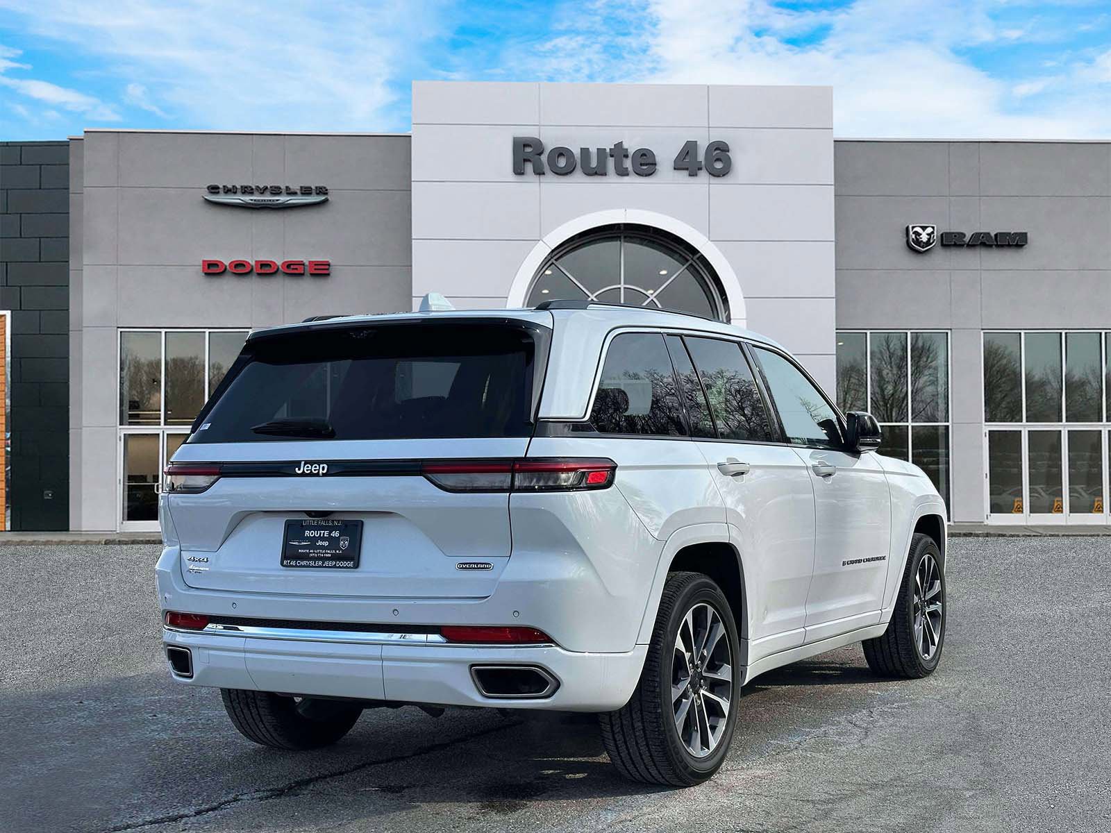 Used 2022 Jeep Grand Cherokee Overland w/ Luxury Tech Group IV image 5