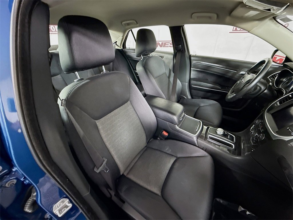 Used 2021 Chrysler 300 Touring w/ Sport Appearance Package image 29