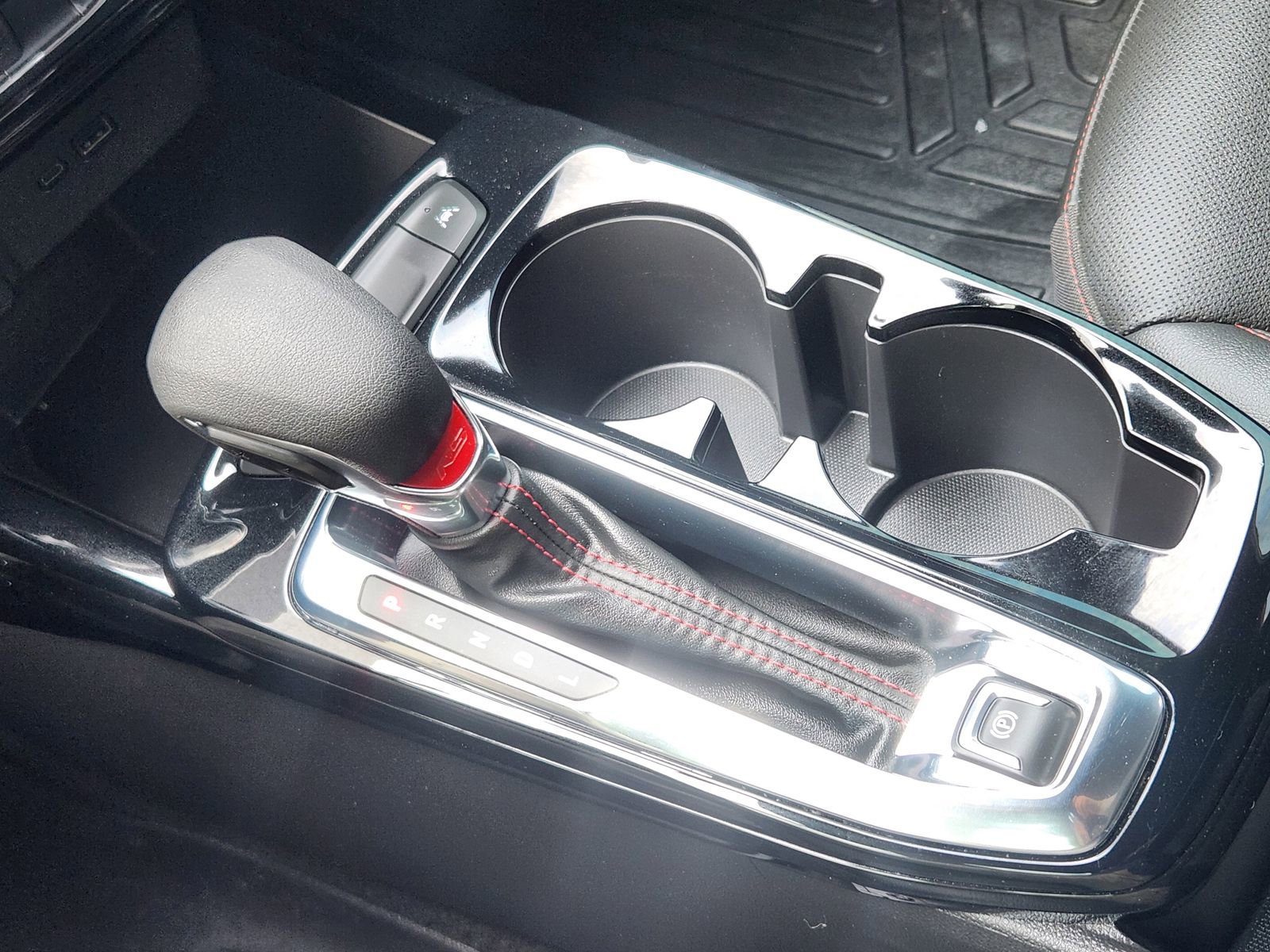 Used 2024 Chevrolet Trax RS FWD image 21