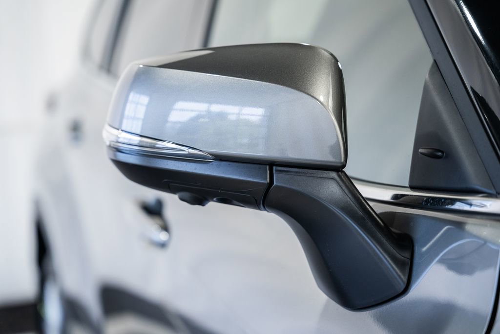 New 2026 Toyota Highlander Platinum image 16
