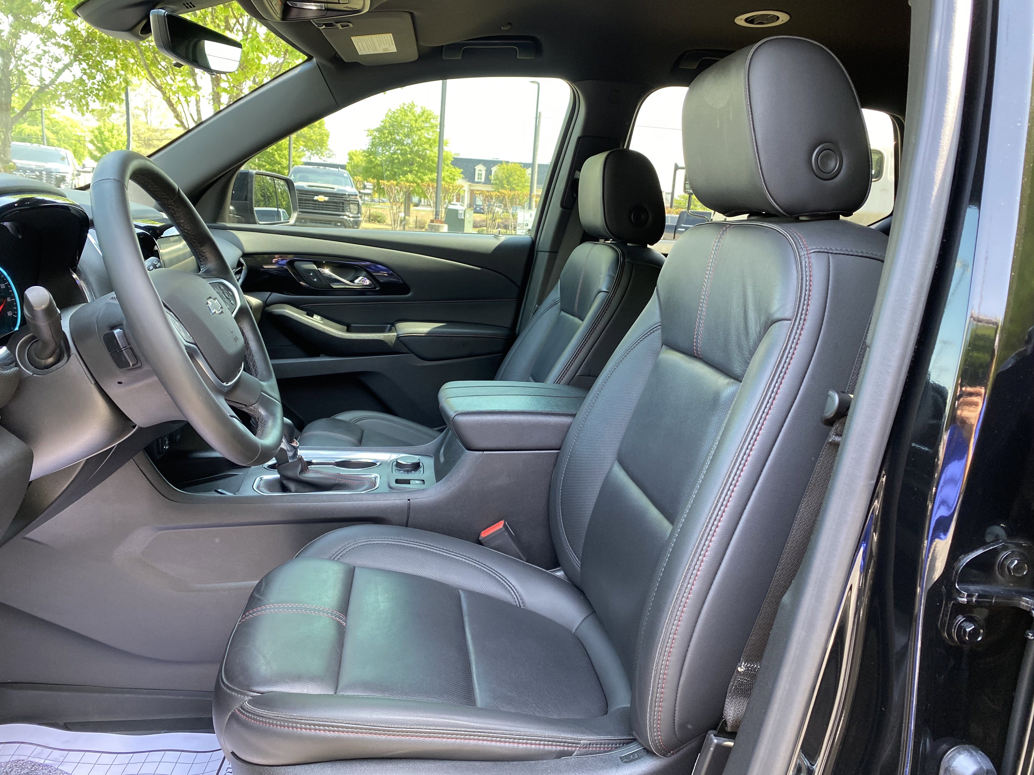 Used 2023 Chevrolet Traverse RS image 16