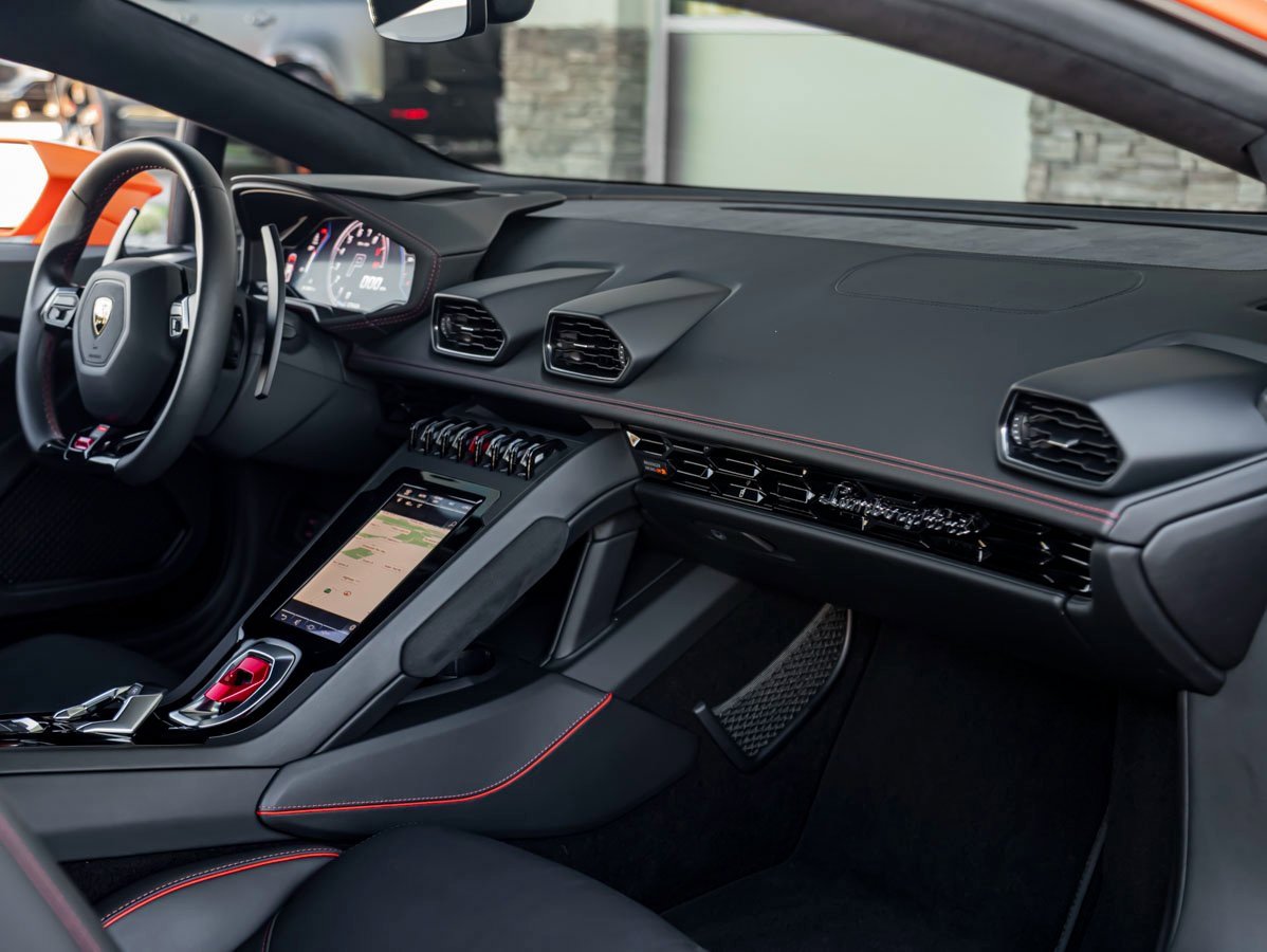 Used 2021 Lamborghini Huracan EVO image 24