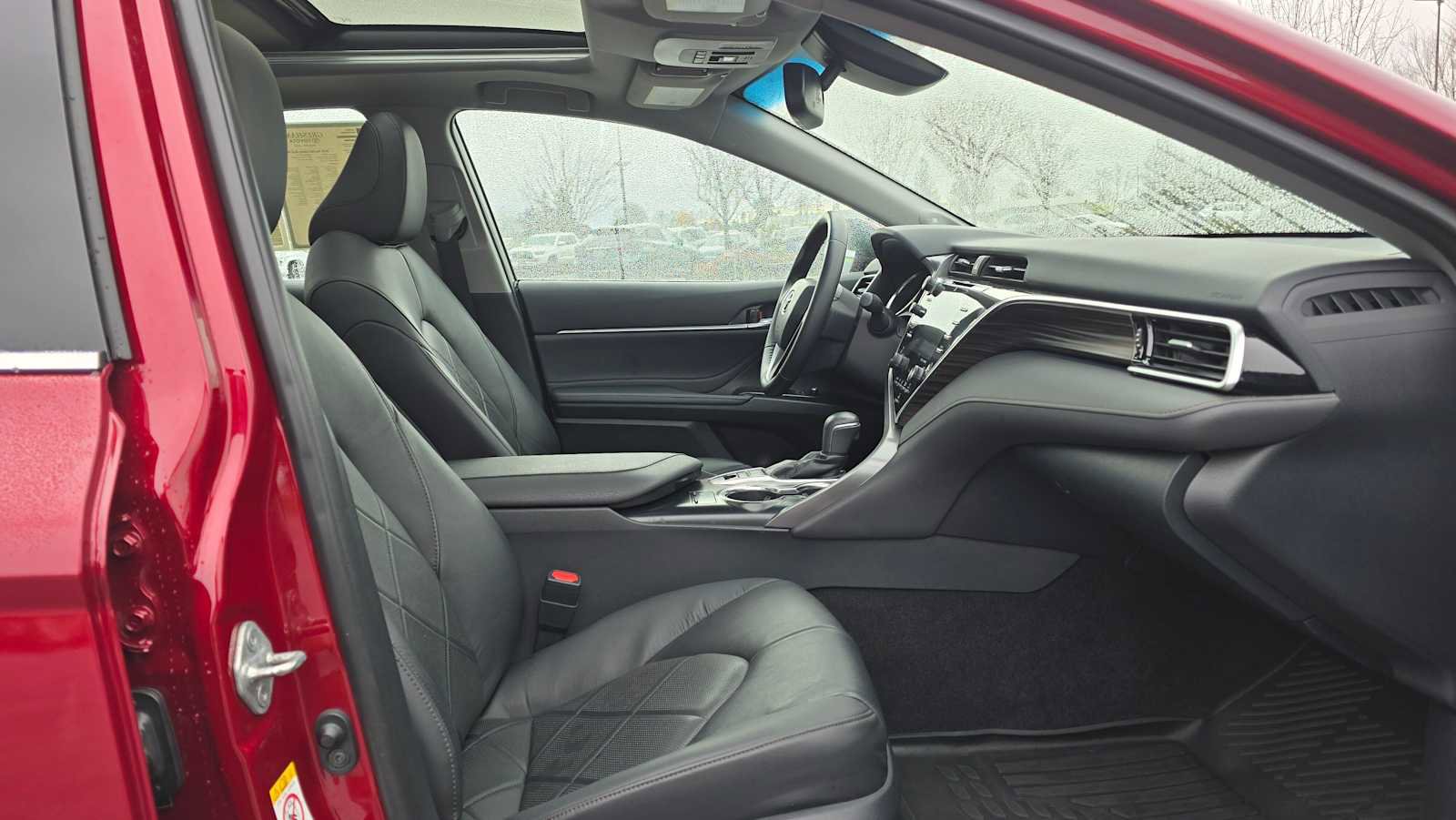 Certified 2018 Toyota Camry XLE image 11