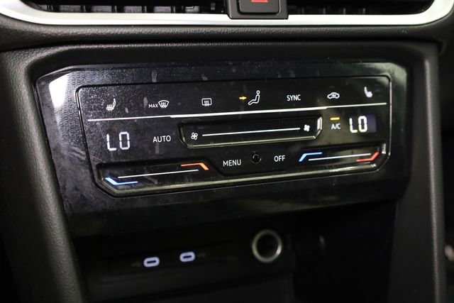 Used 2025 Volkswagen Taos SE image 23