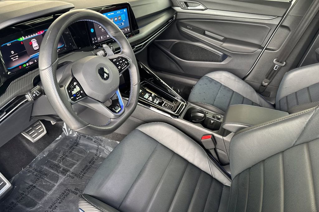 Used 2023 Volkswagen Golf R image 9