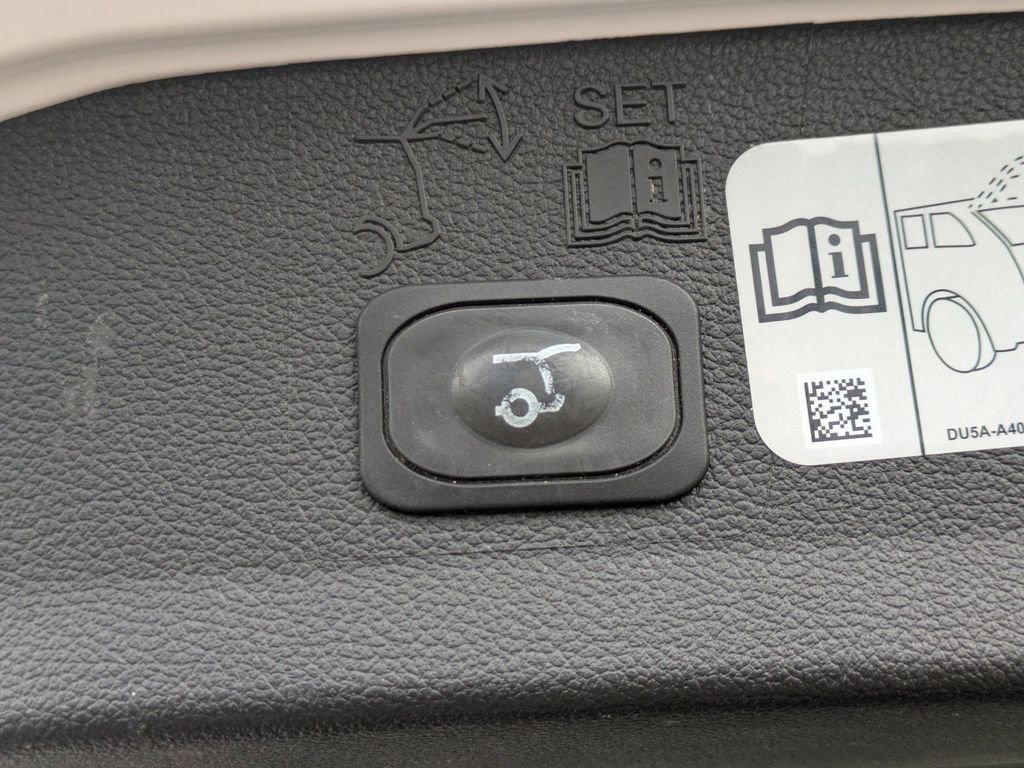 Used 2019 Ford Escape Titanium image 13