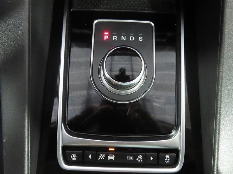 Used 2020 Jaguar F-PACE Premium image 30