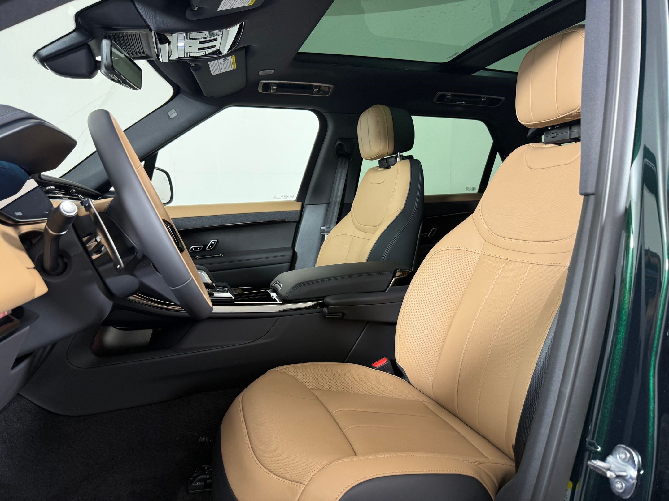 New 2026 Land Rover Range Rover Sport Dynamic SE AWD/4WD image 5