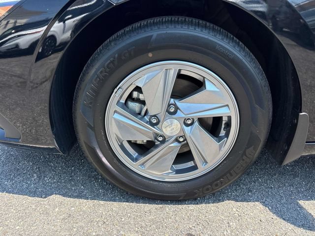 Certified 2024 Hyundai Elantra SE FWD image 8