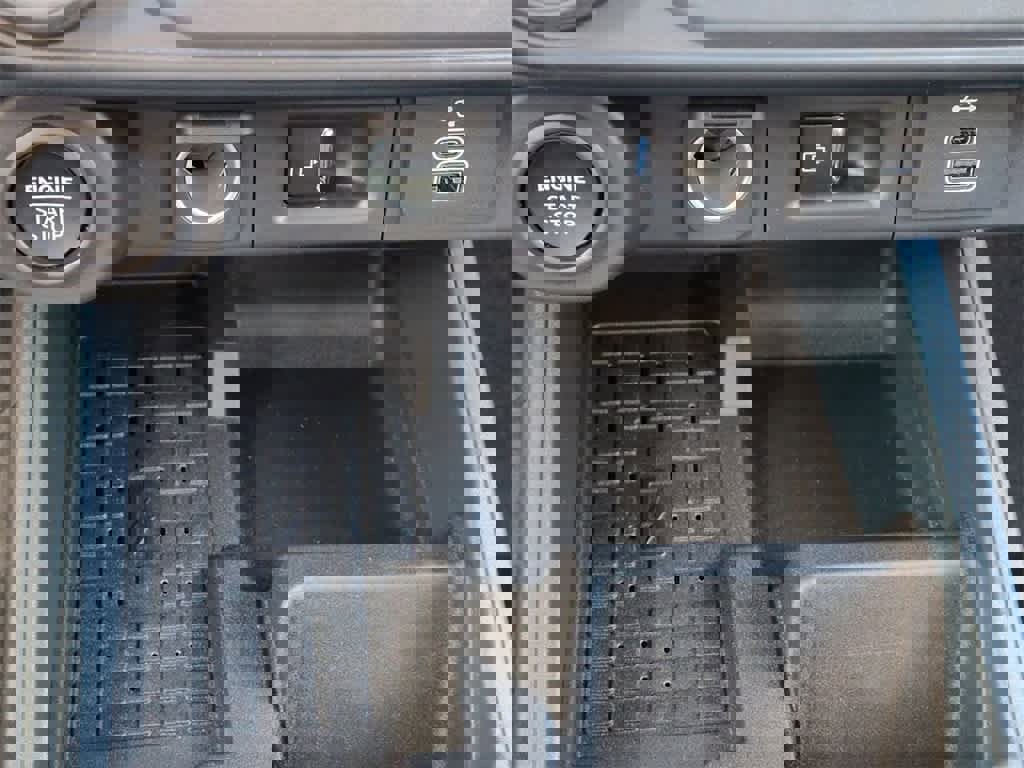 New 2025 Ford Maverick Lariat w/ Black Appearance Package image 32