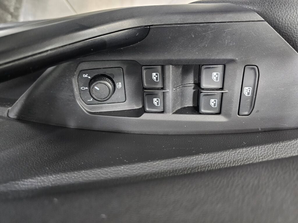 Used 2019 Volkswagen Jetta SE w/ Cold Weather Package FWD image 24