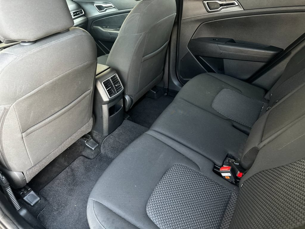 Used 2025 Kia Sportage LX AWD/4WD image 11