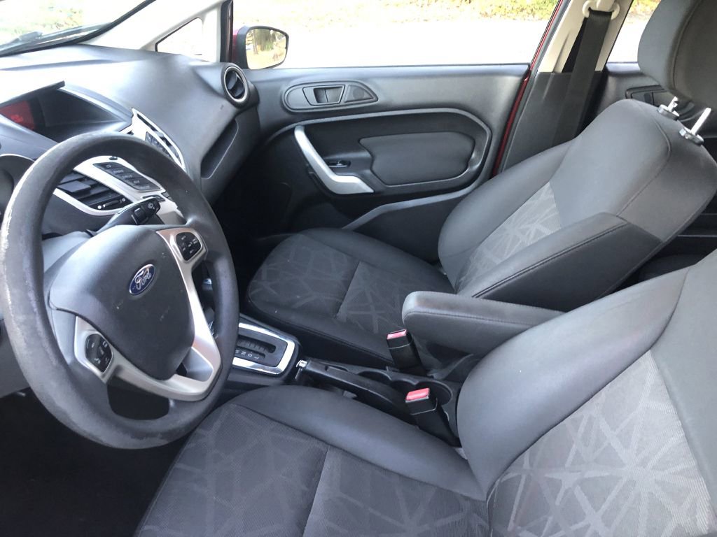 Used 2013 Ford Fiesta SE image 19