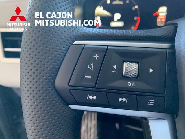 New 2025 Mitsubishi Outlander SEL image 22