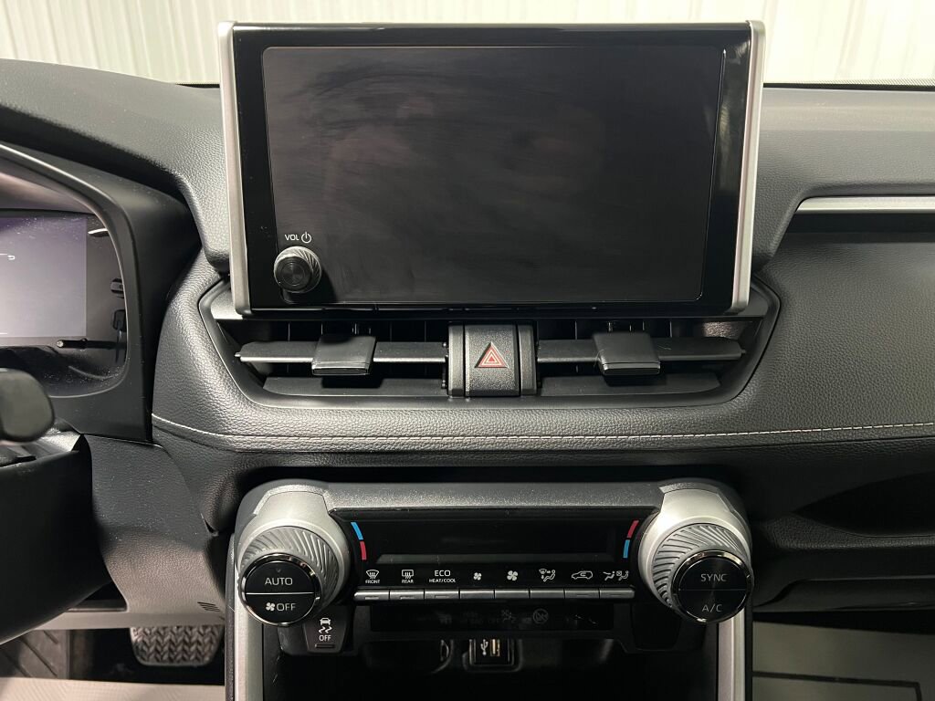 Used 2024 Toyota RAV4 LE image 8
