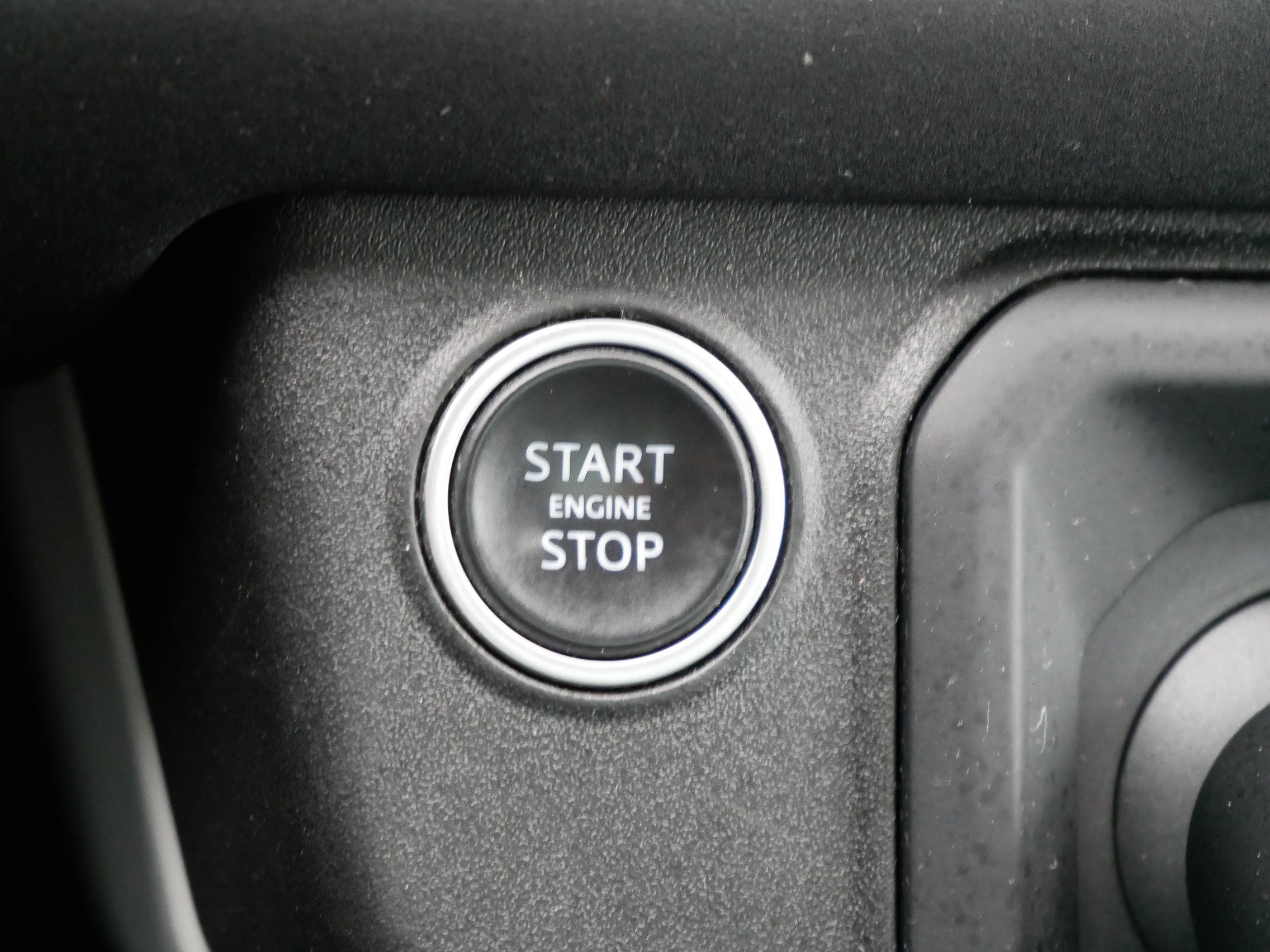 Used 2020 Land Rover Defender 110 SE image 28