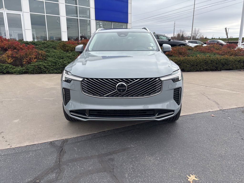 Certified 2025 Volvo XC90 B5 Plus AWD/4WD image 2