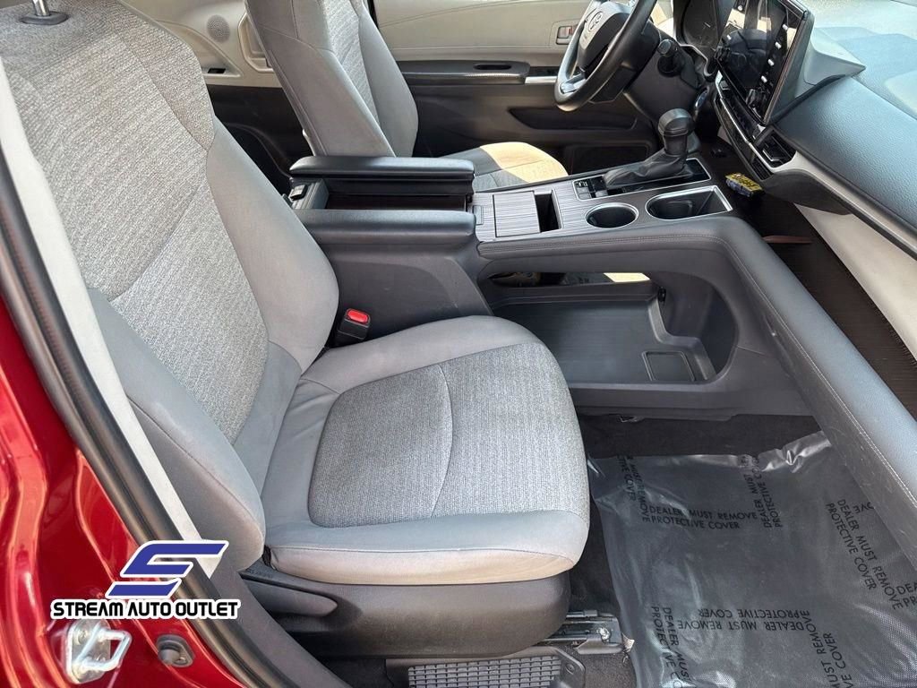 Used 2022 Toyota Sienna LE image 14