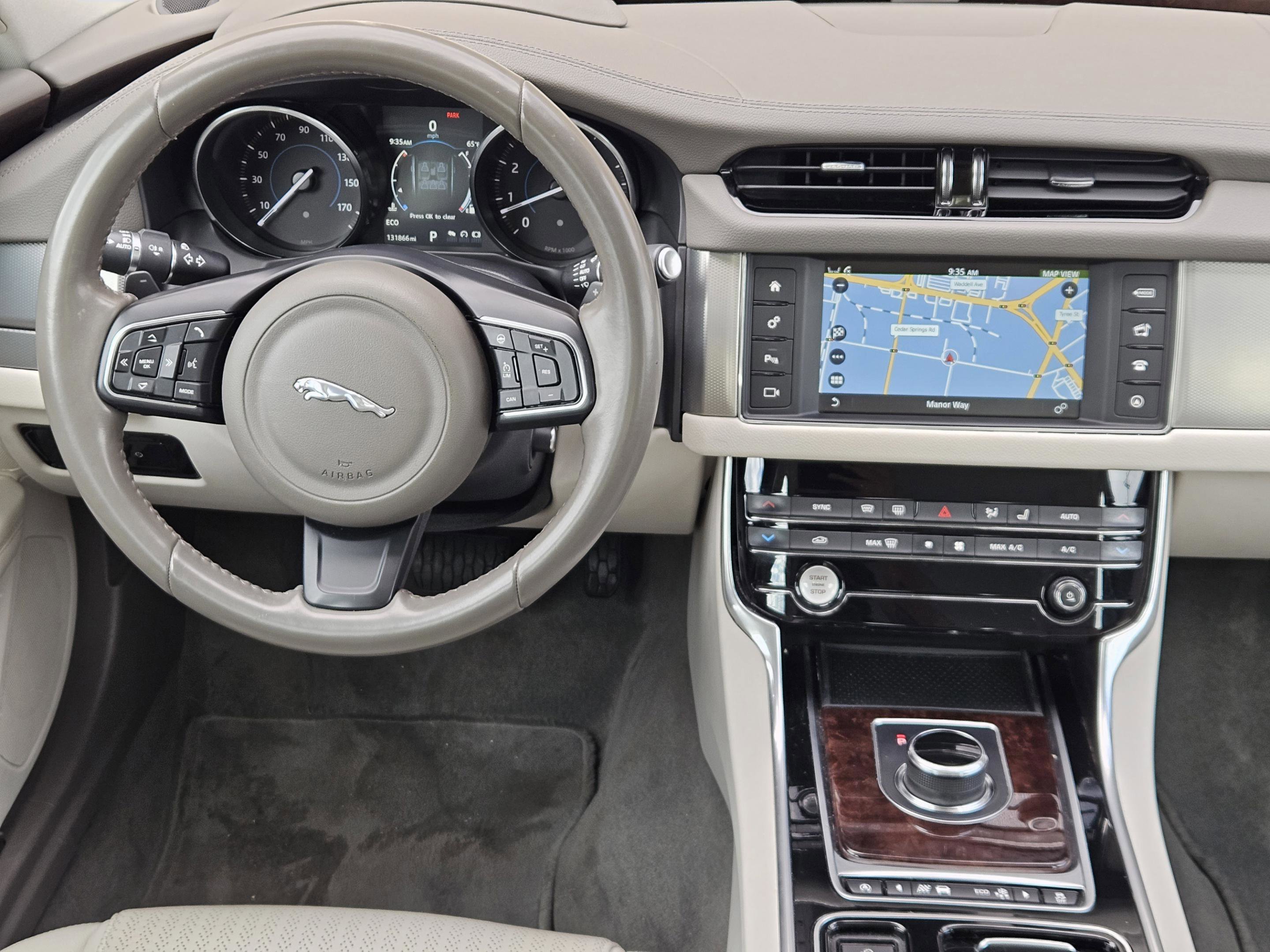 Used 2017 Jaguar XF Prestige image 28