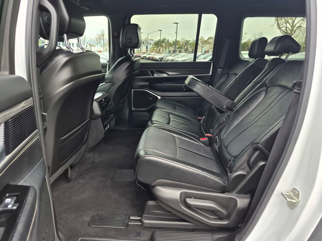 Used 2024 Jeep Wagoneer L Series II image 22