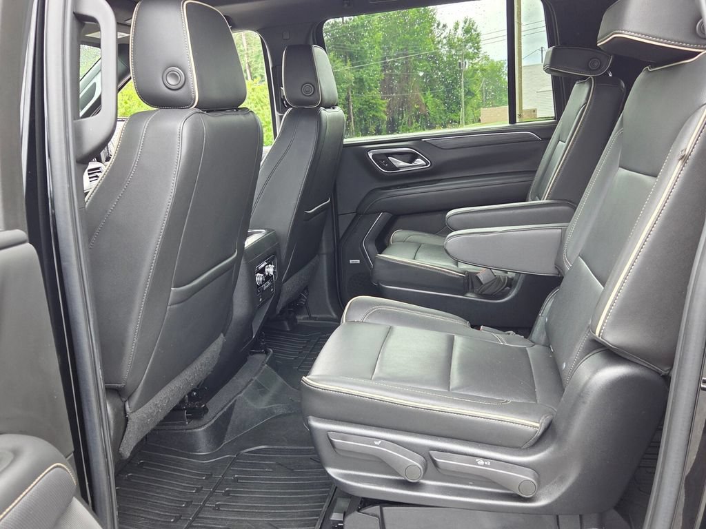 Certified 2022 GMC Yukon XL SLT w/ SLT Premium Package AWD/4WD image 5