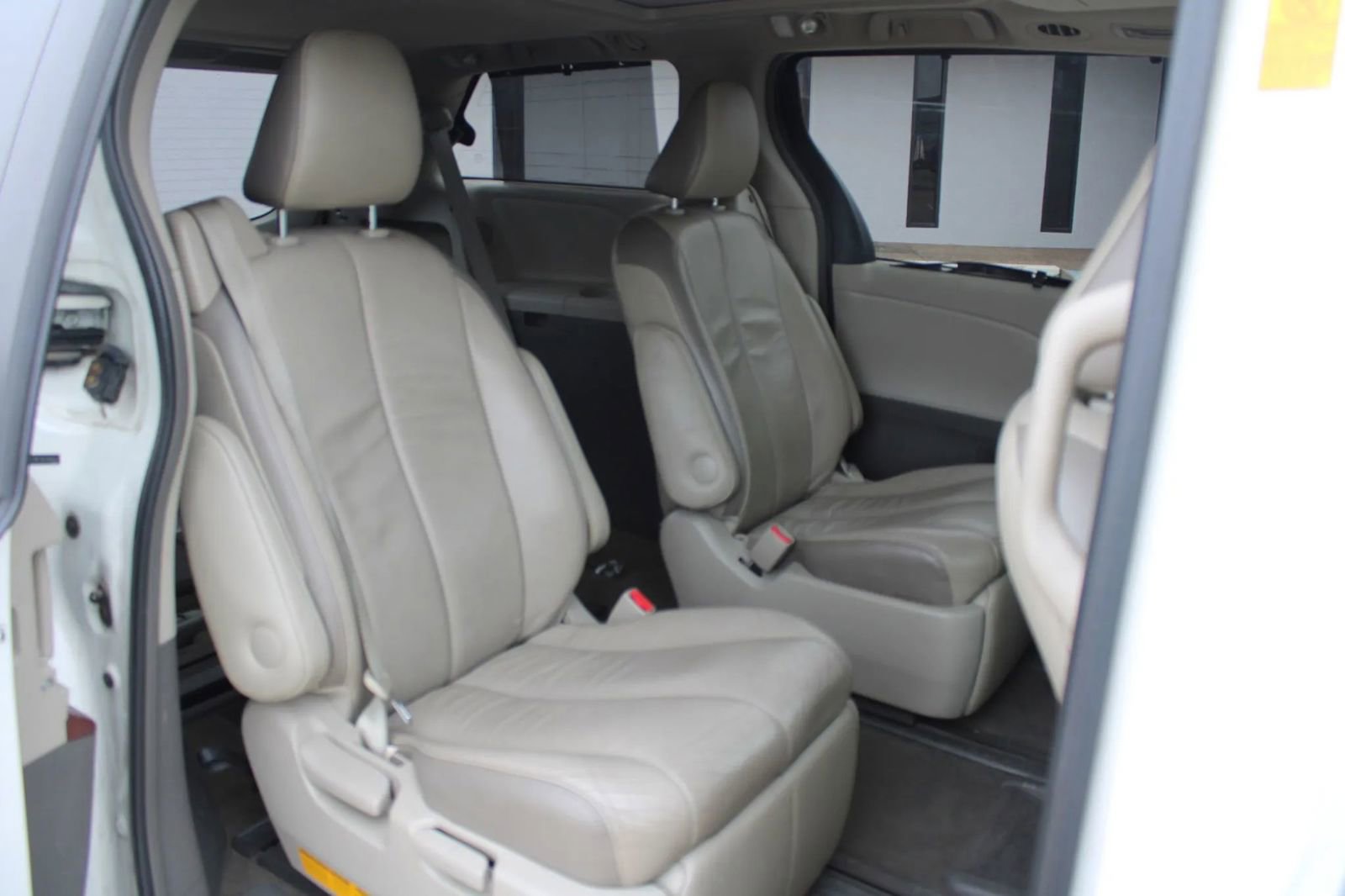 Used 2013 Toyota Sienna Limited w/ Premium Pkg image 13
