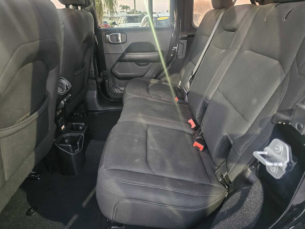 Used 2018 Jeep Wrangler Unlimited Sahara image 9