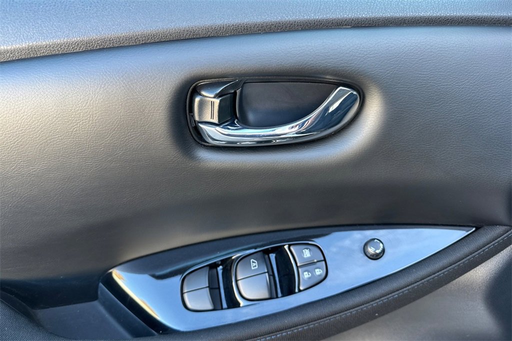Used 2020 Nissan Leaf SV w/ SV Technology Package image 14
