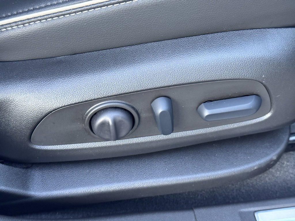 Used 2022 GMC Acadia Denali w/ Denali Technology Package image 28