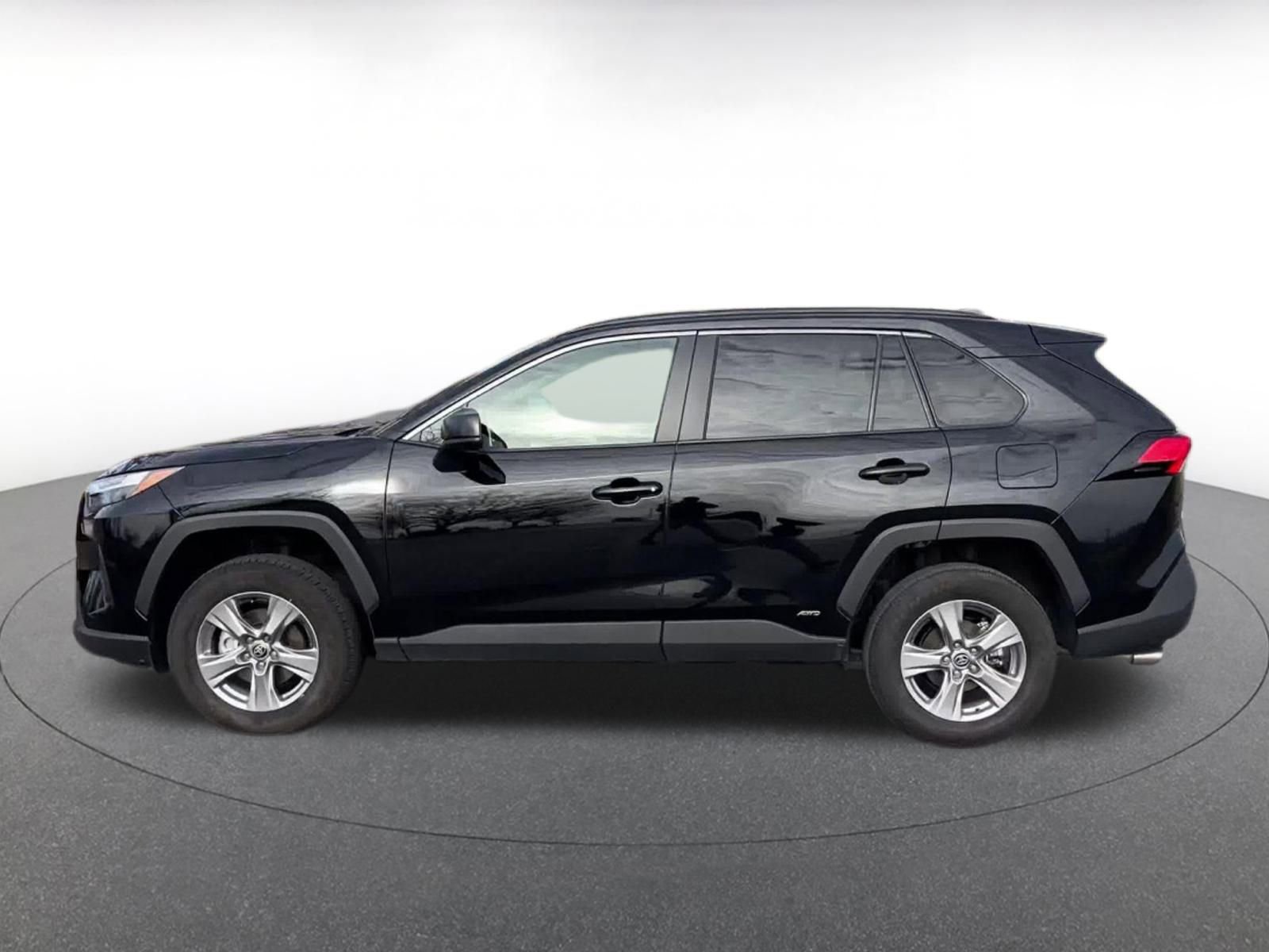 Used 2025 Toyota RAV4 LE image 9