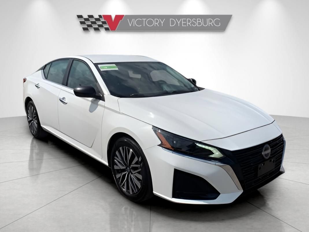Used 2025 Nissan Altima 2.5 SV FWD image 1