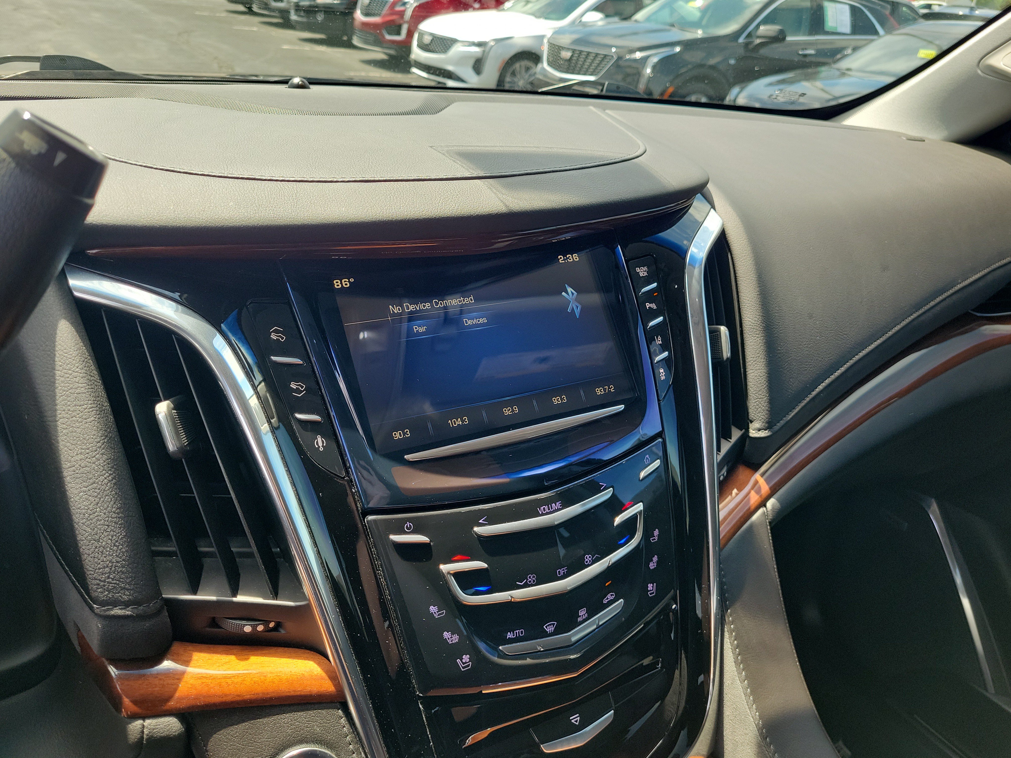 Used 2015 Cadillac Escalade Luxury AWD/4WD image 29