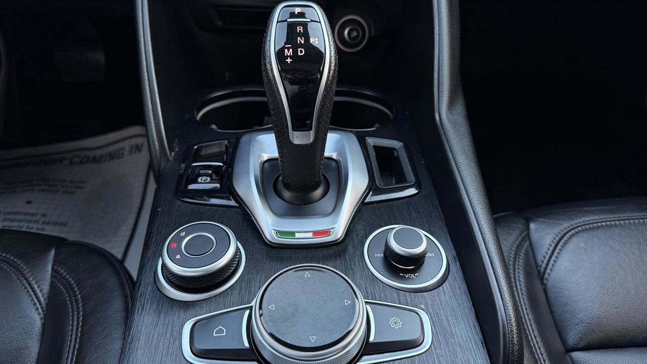 Used 2020 Alfa Romeo Giulia AWD w/ Nero Edizione image 39