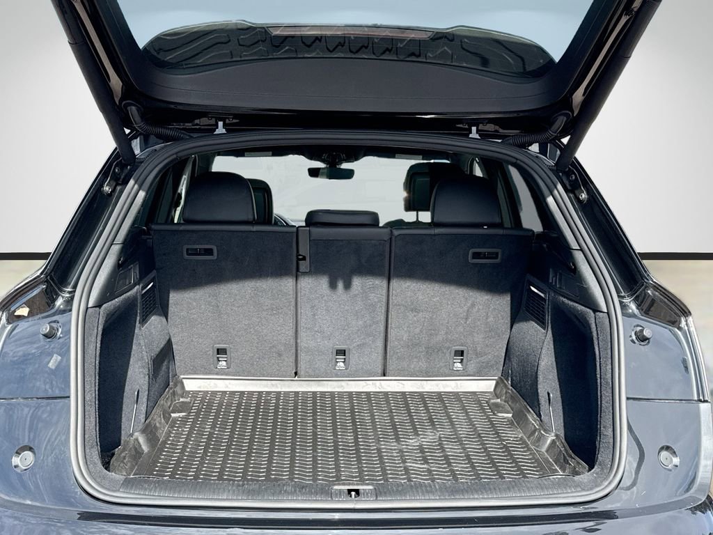 Used 2020 Audi Q5 2.0T Titanium Premium Plus w/ Premium Plus Package image 12