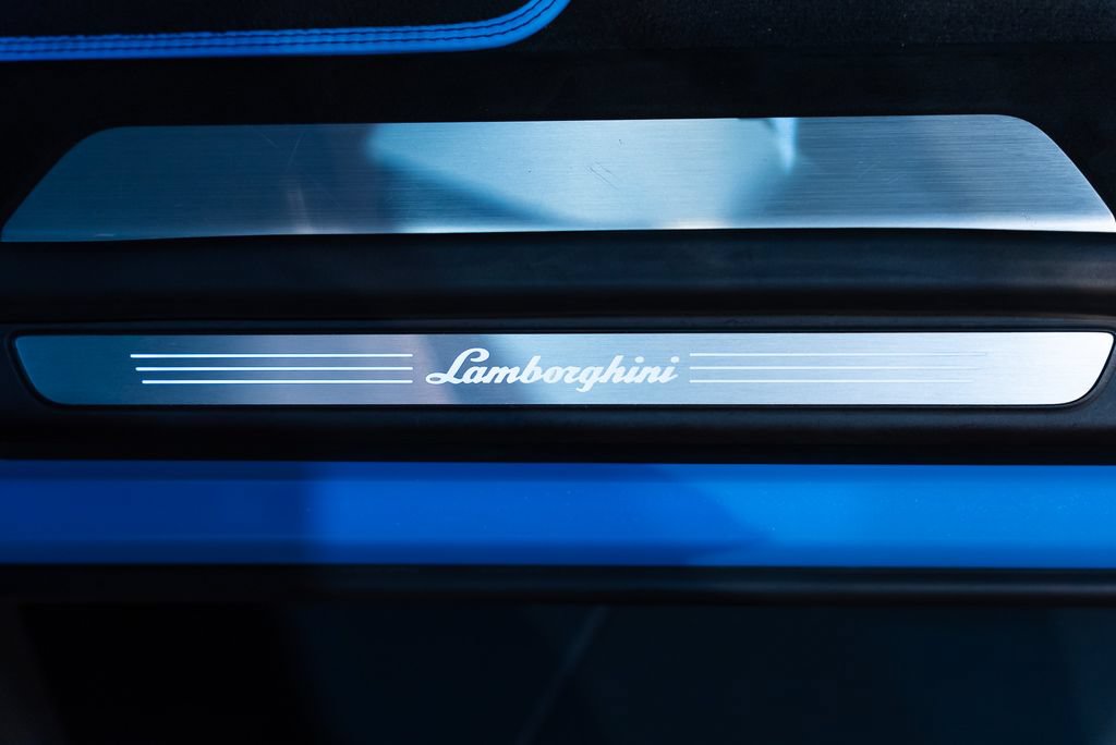 Used 2024 Lamborghini Urus Performante AWD/4WD image 13