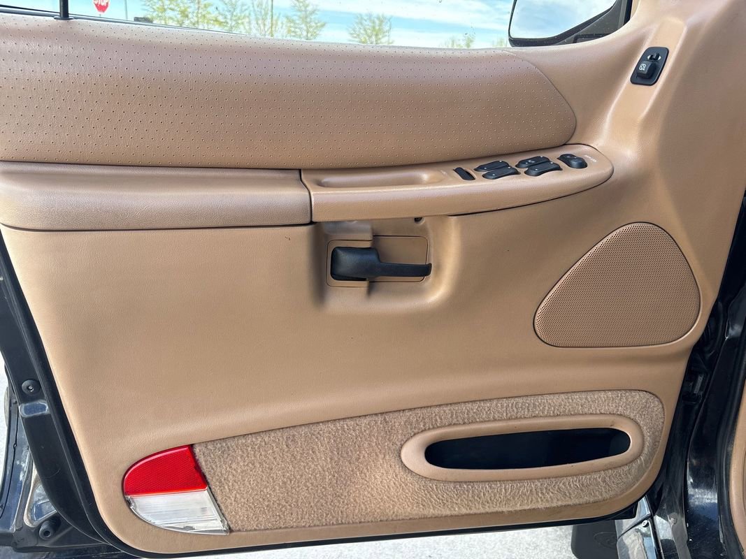 Used 1996 Ford Explorer XLT image 9