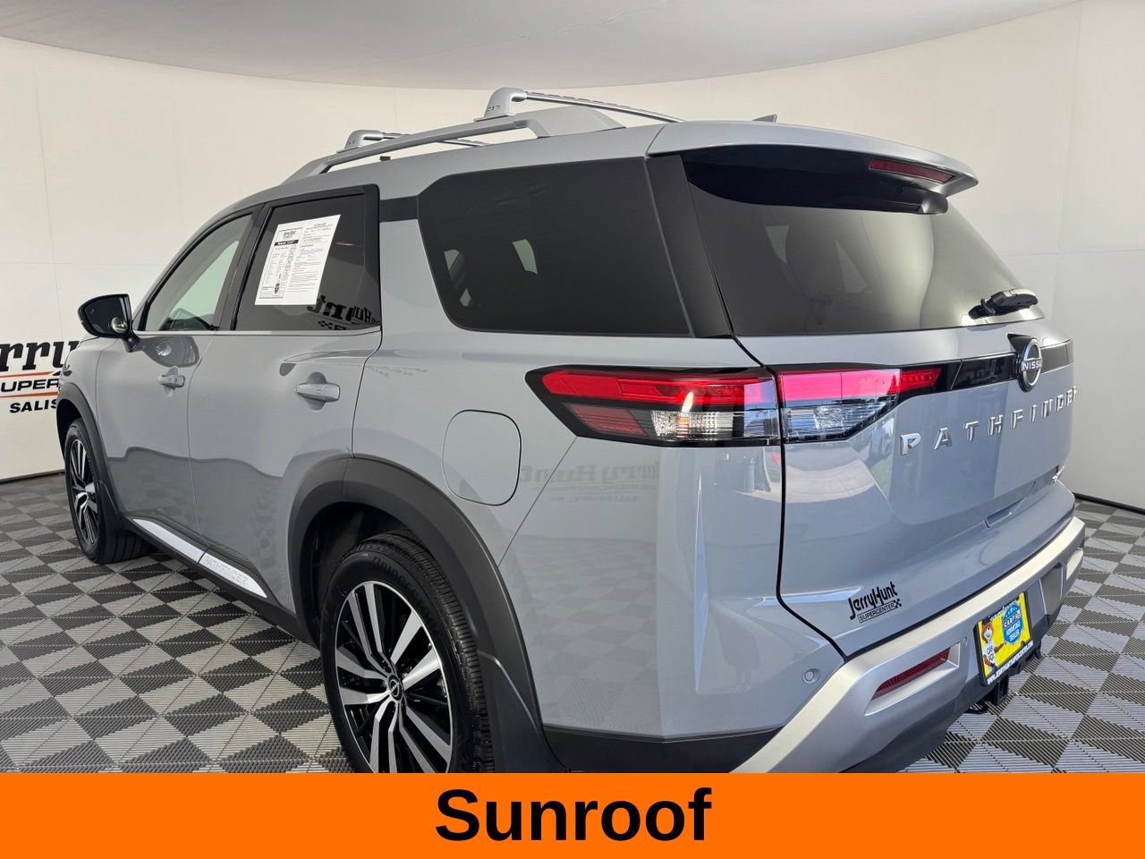 Used 2025 Nissan Pathfinder Platinum w/ Cargo Package FWD image 10