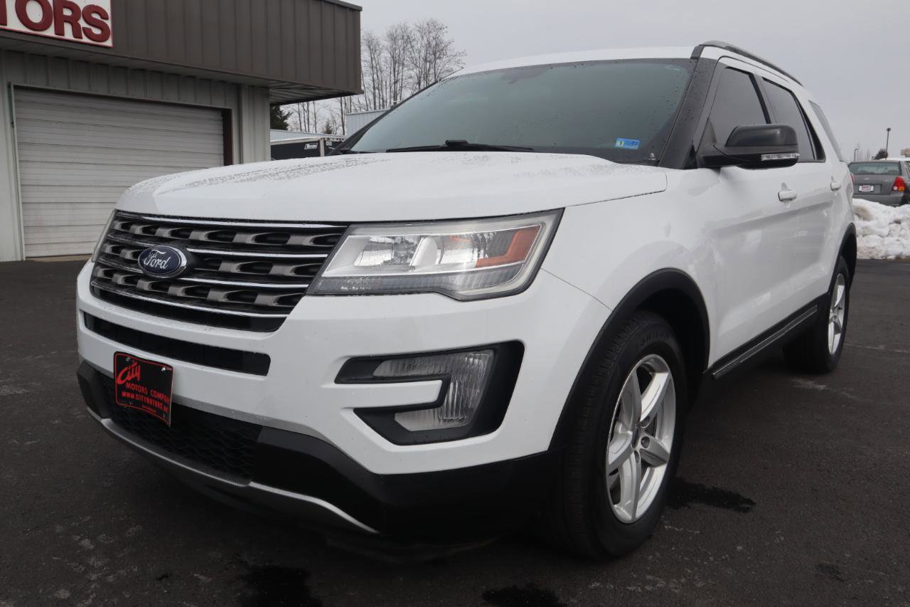 Used 2017 Ford Explorer XLT image 21