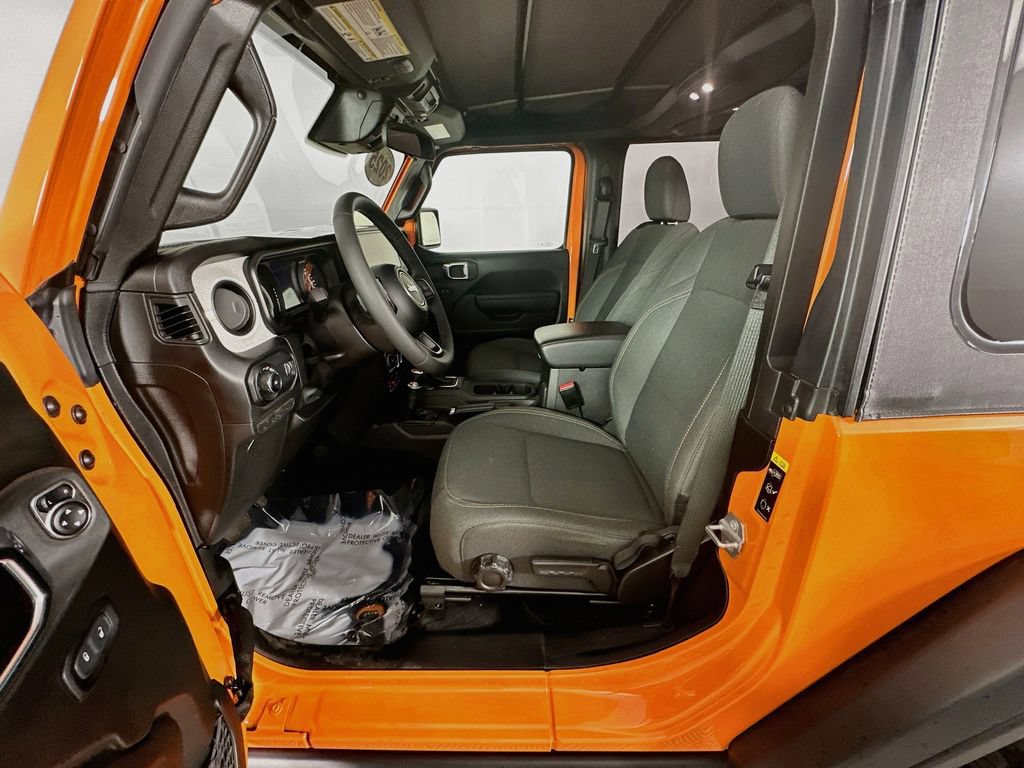 Certified 2025 Jeep Wrangler Sport AWD/4WD image 32