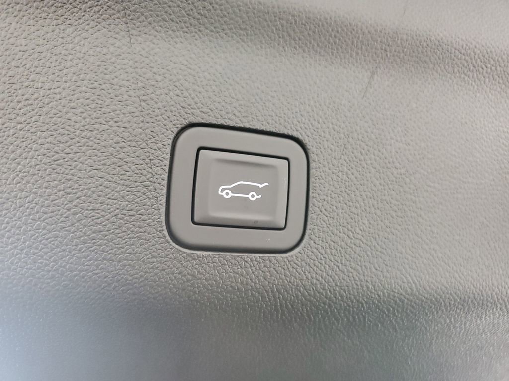 New 2026 Chevrolet Suburban LT image 34