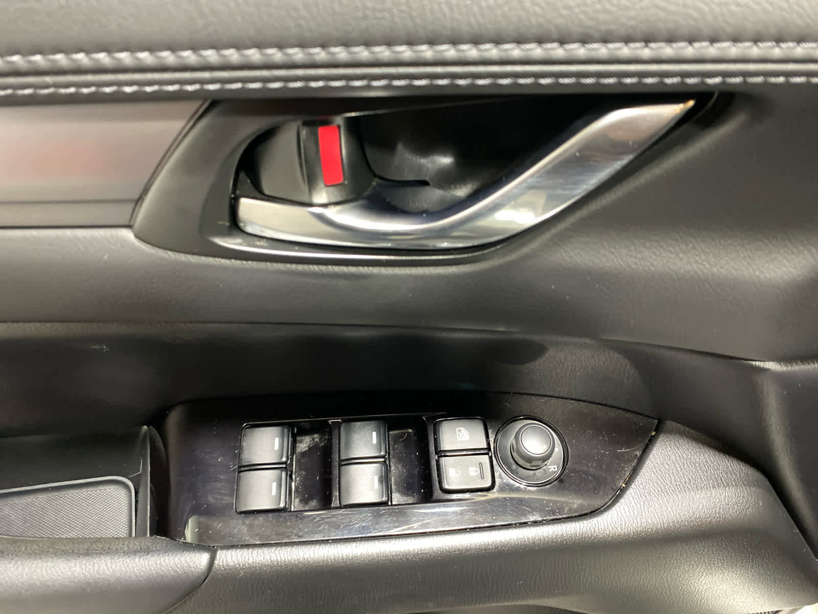 Used 2020 MAZDA CX-5 Touring image 10