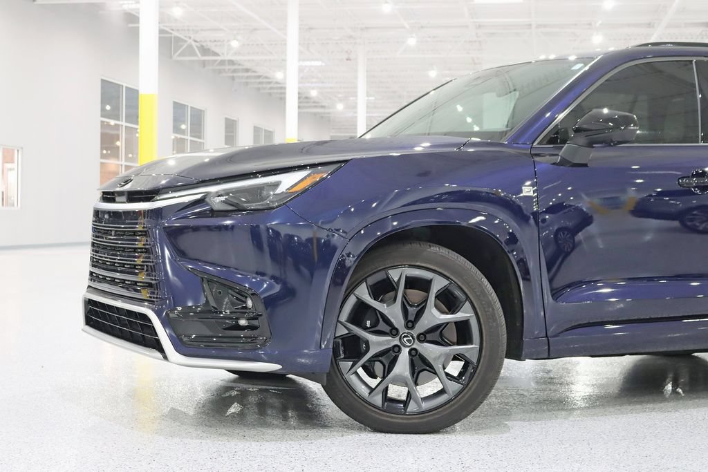 Used 2025 Lexus TX 500h AWD w/ Technology Package image 2